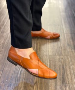 Sandalia cruzada piel miel