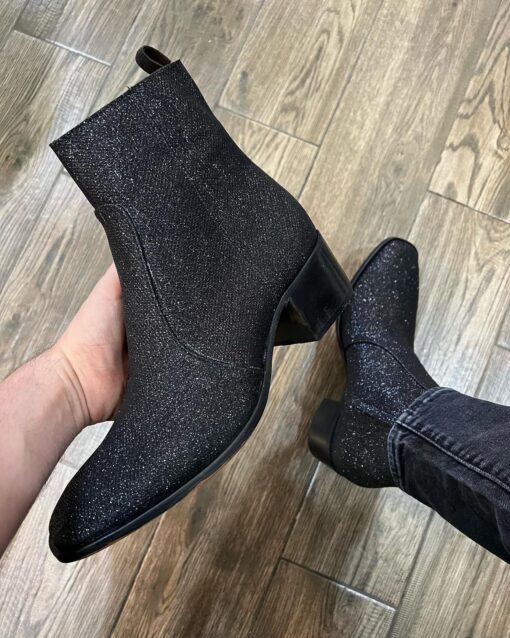 Bota negra brillos
