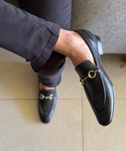 Alternative view of Slipper piel negro con herraje