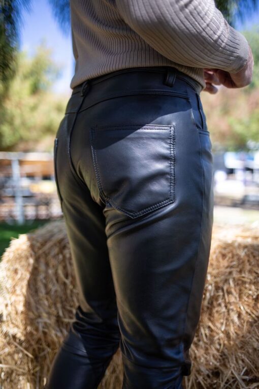Pantalón de piel negro