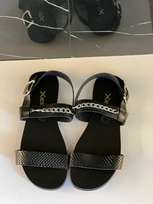 Sandalia piel negro con cadena (En modelos de liquidación no aplica envío gratis)