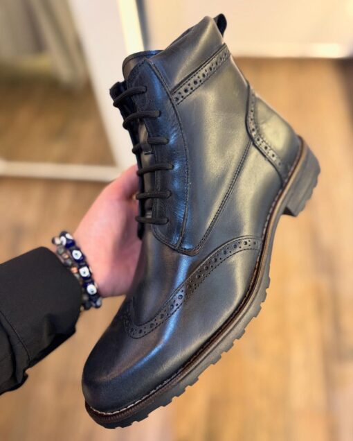 Bota piel negro con agujetas