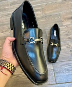 Zapato piel negro con herraje