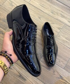 Zapato agujeta charol negro